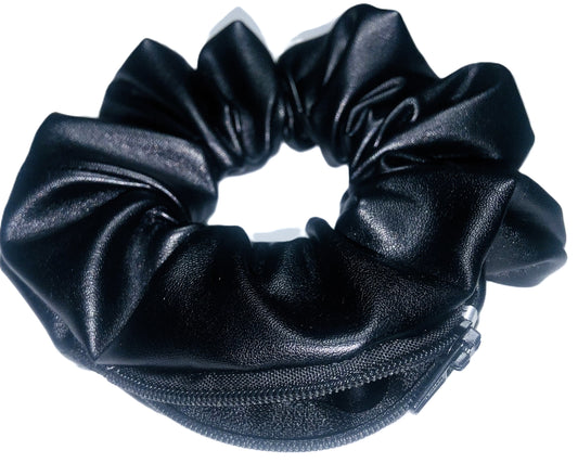 THE POCKET SCRUNCHIE